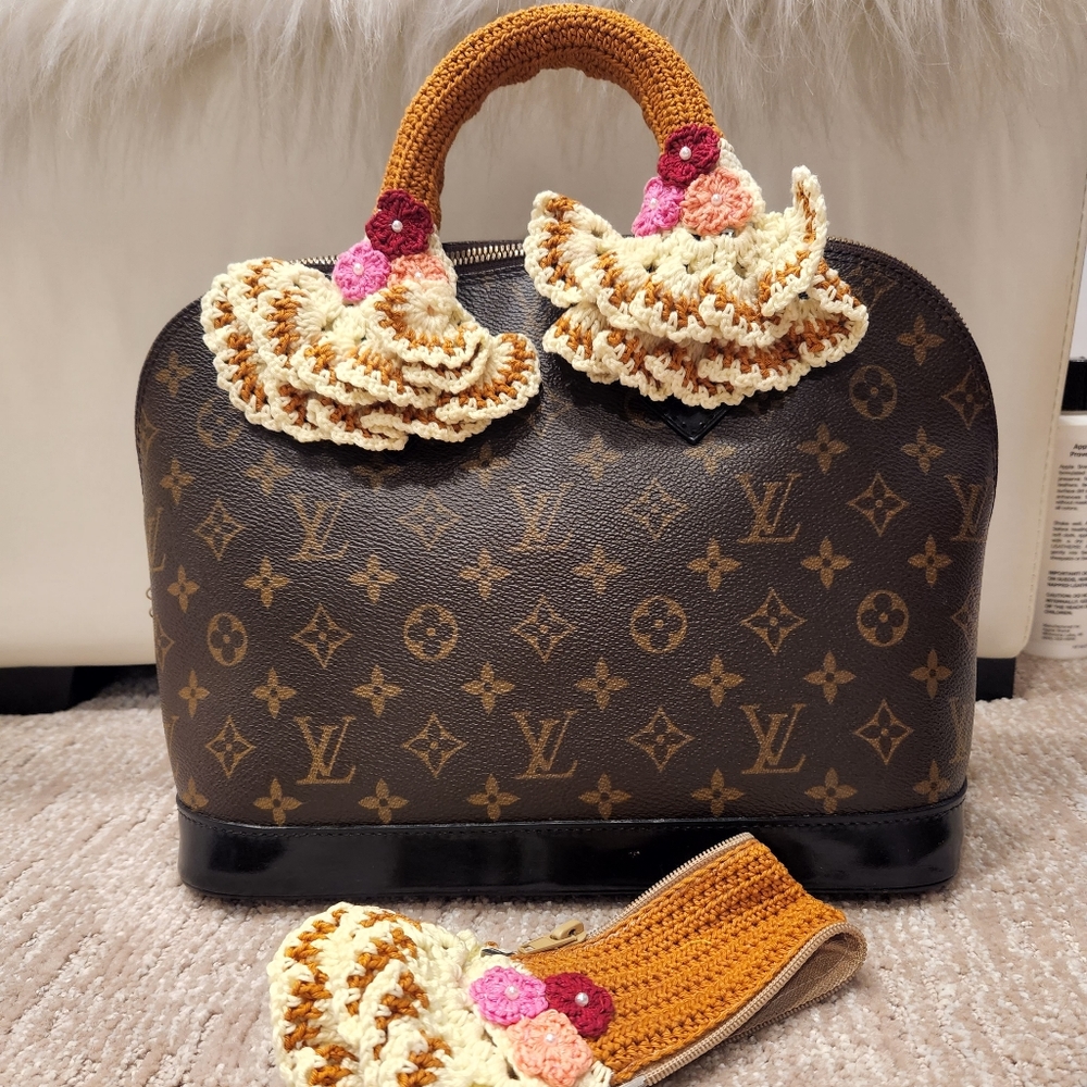 Handmade Crochet handbag handle cover!